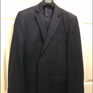 Men’s suit barely worn